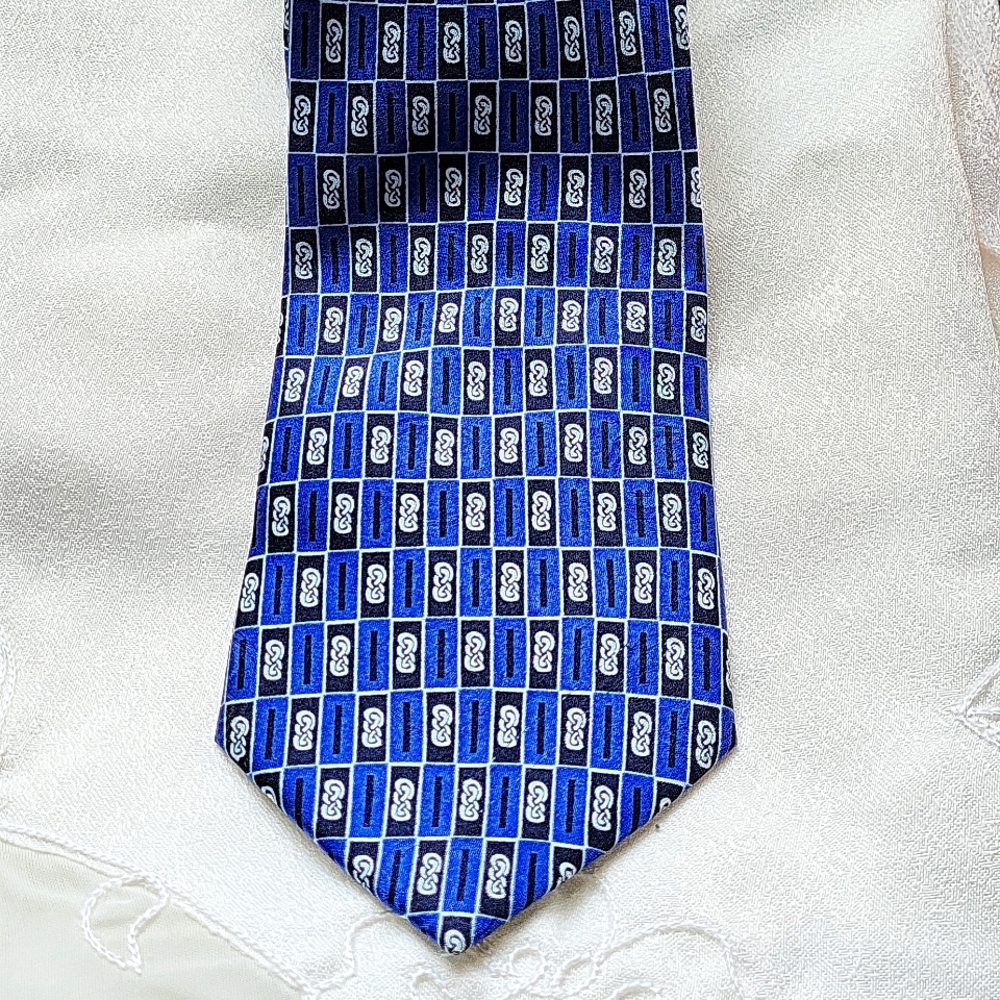 VINTAGE "Traditional Craft Silk" men's tie